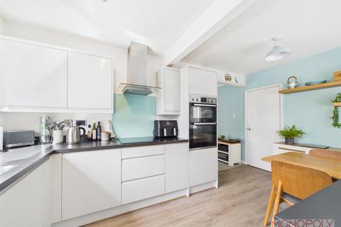 13 Darland Lane, Rossett, Wrexham, LL12 0EL