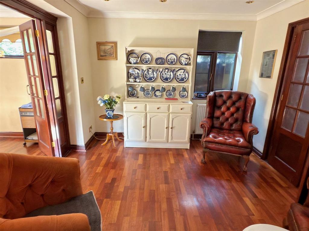 FORMAL DINING ROOM.jpg