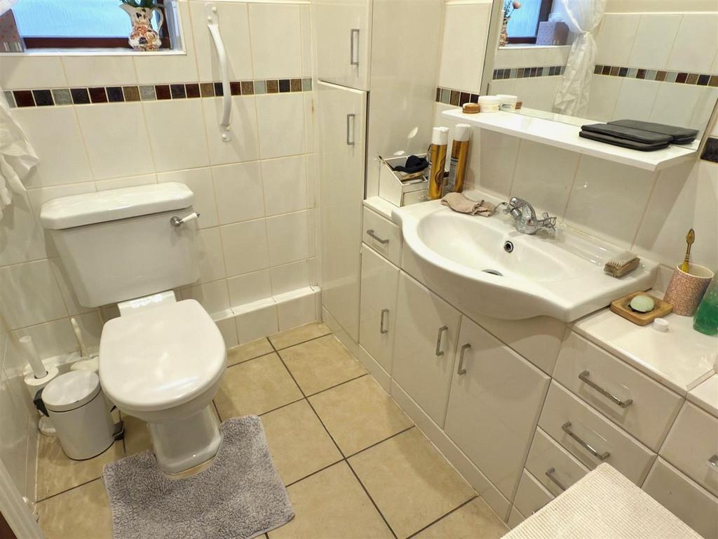 GROUND FLOOR WC.jpg
