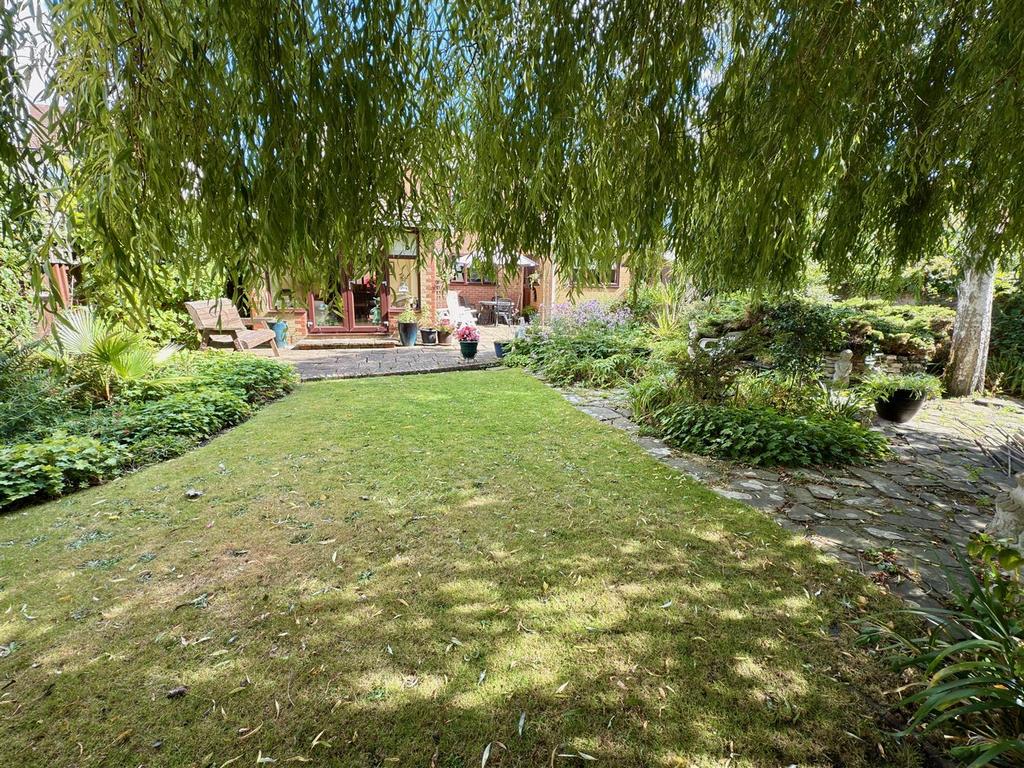 GARDEN 1.jpg