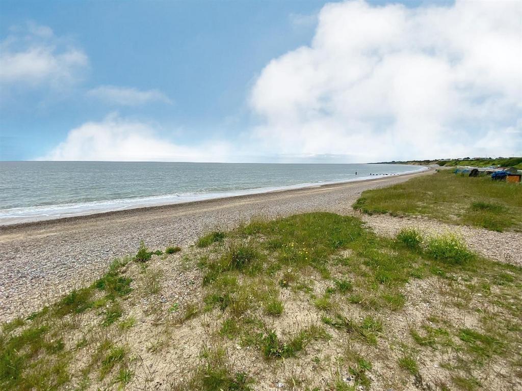 PAKEFIELD BEACH 1 MIN WALK (2).jpg