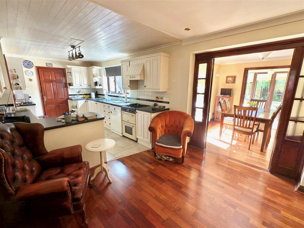 DINER KITCHEN TO FORMAL DINING AREA.jpg