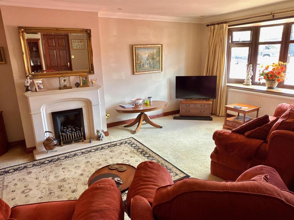 LIVING ROOM.jpg