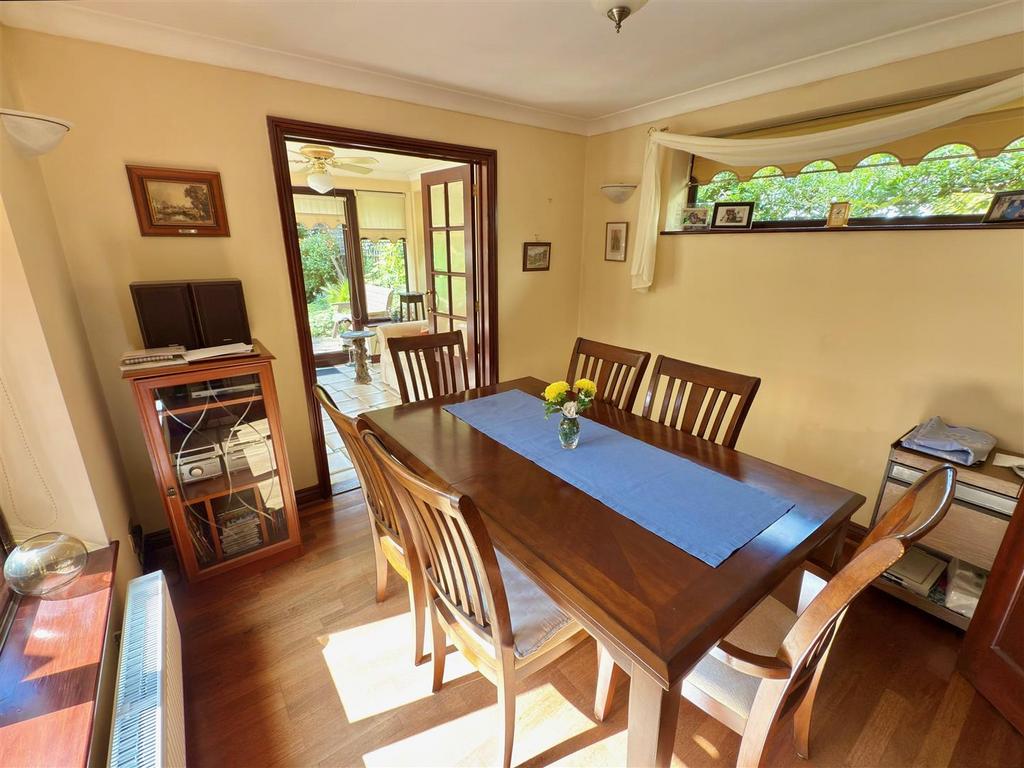 FORMAL DINING AREA.jpg