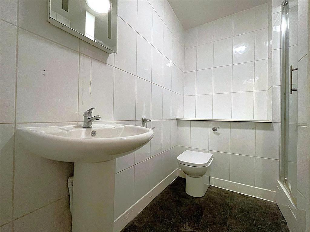 Shower Room.jpg