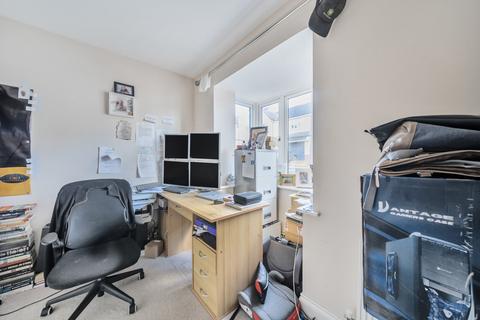 16 Awebridge Way, Gloucester, GL4 4FQ