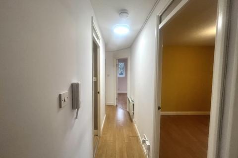 2 bedroom flat to rent, Gogarloch Syke, South Gyle, Edinburgh, EH12