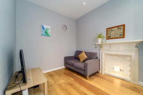 1 bedroom apartment to rent, Queens Walk, W5 1TP