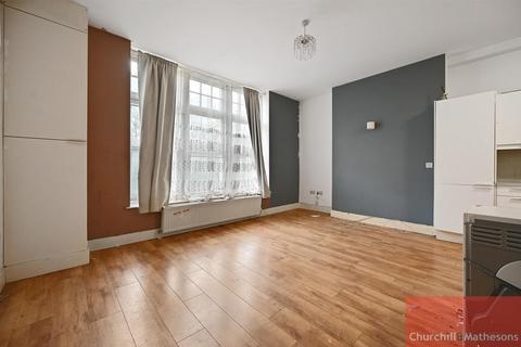 2 bedroom flat for sale, High Street, London