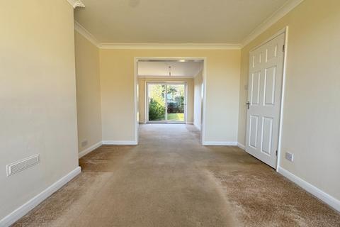15 Ashley Drive, Gonerby Hill Foot, Grantham, NG31 8JL