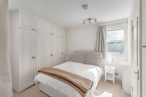 15 Redcliffe Place, London, SW10 9DB