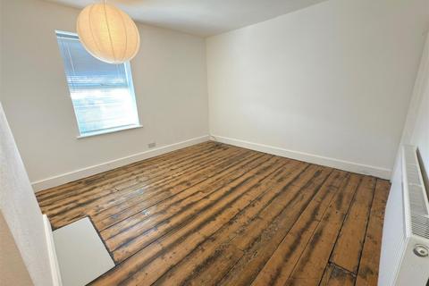 2 bedroom end of terrace house for sale, Bixley Road, Lowestoft, Suffolk, NR33