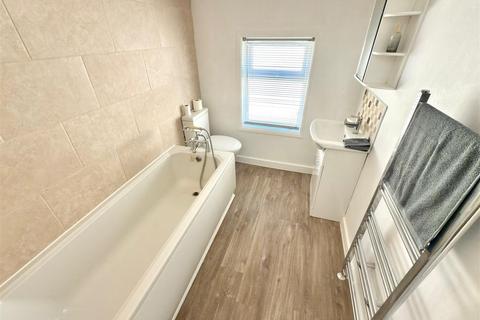 2 bedroom end of terrace house for sale, Bixley Road, Lowestoft, Suffolk, NR33
