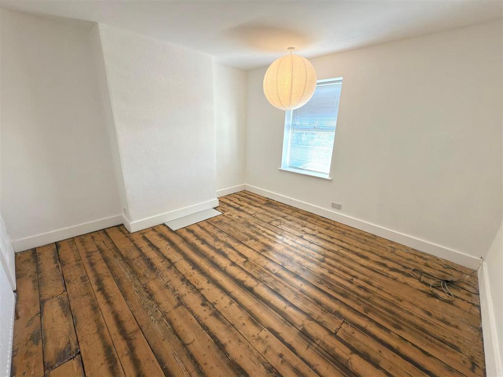 MASTER BEDROOM.jpg