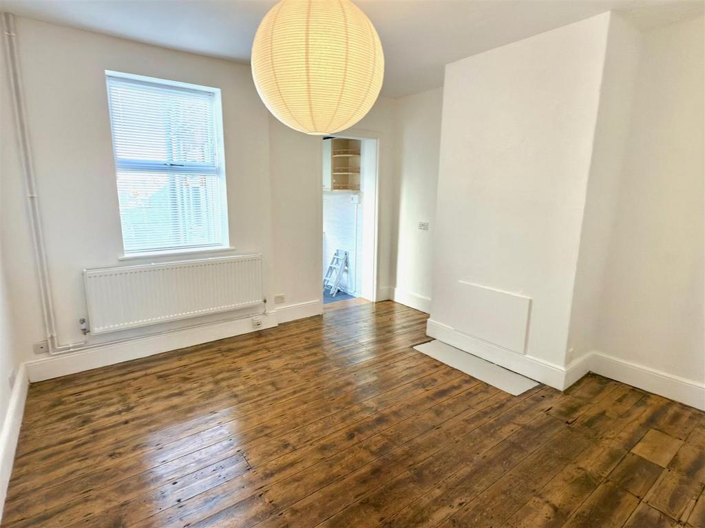 DINING ROOM.jpg