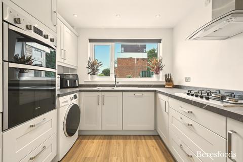 20 Falkirk Close, Hornchurch, RM11 3QJ
