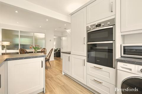 20 Falkirk Close, Hornchurch, RM11 3QJ