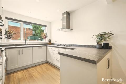 20 Falkirk Close, Hornchurch, RM11 3QJ
