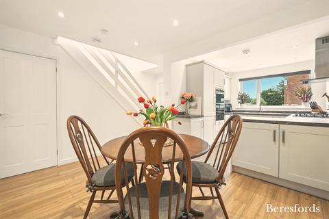 20 Falkirk Close, Hornchurch, RM11 3QJ