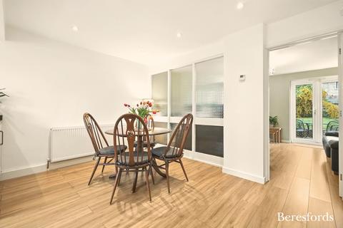 20 Falkirk Close, Hornchurch, RM11 3QJ