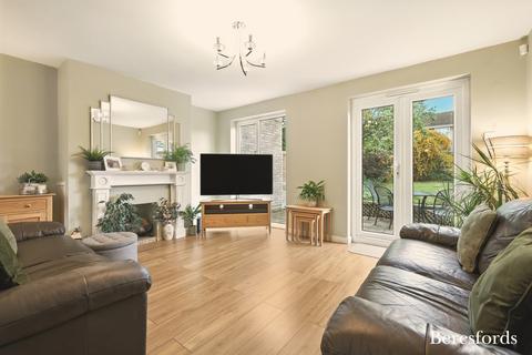 20 Falkirk Close, Hornchurch, RM11 3QJ