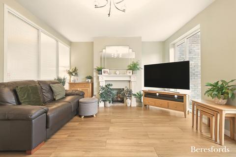 20 Falkirk Close, Hornchurch, RM11 3QJ