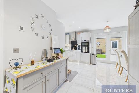 3 bedroom semi-detached house for sale, Ouzel Grove, Eastfield, Scarborough