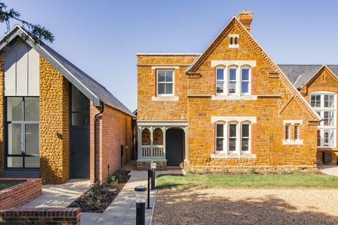 3 bedroom house for sale, Beautiful Renovated Property within Walking Distance of the Beach