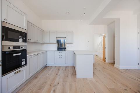 3 bedroom house for sale, Beautiful Renovated Property within Walking Distance of the Beach