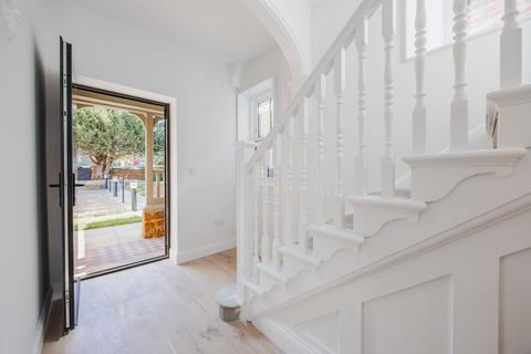 3 bedroom house for sale, Beautiful Renovated Property within Walking Distance of the Beach