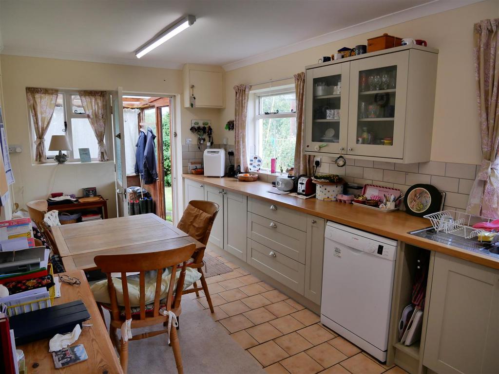 Dining kitchen