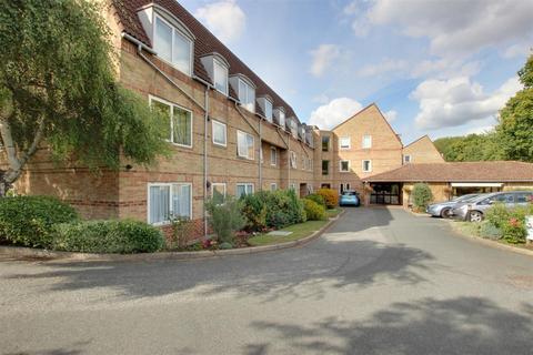 1 bedroom retirement property for sale, Homewillow Close, London