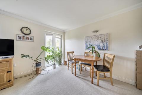 2 bedroom apartment for sale, The Green, Shepperton, TW17