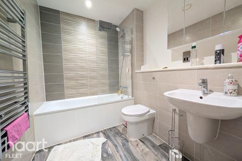 2 bedroom apartment to rent, Farnborough Road, FARNBOROUGH