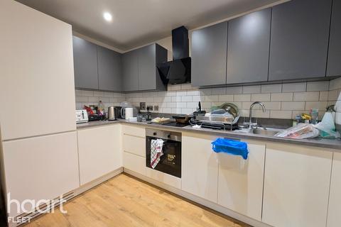 2 bedroom apartment to rent, Farnborough Road, FARNBOROUGH