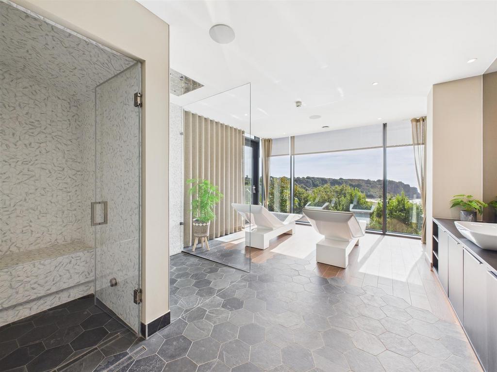 CAM04099 G0-PR0163-STILL006.jpg