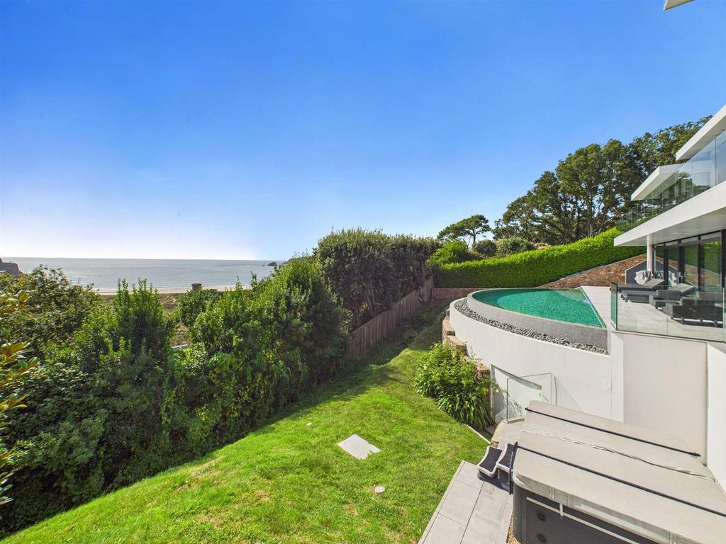 CAM04099 G0-PR0163-STILL001.jpg