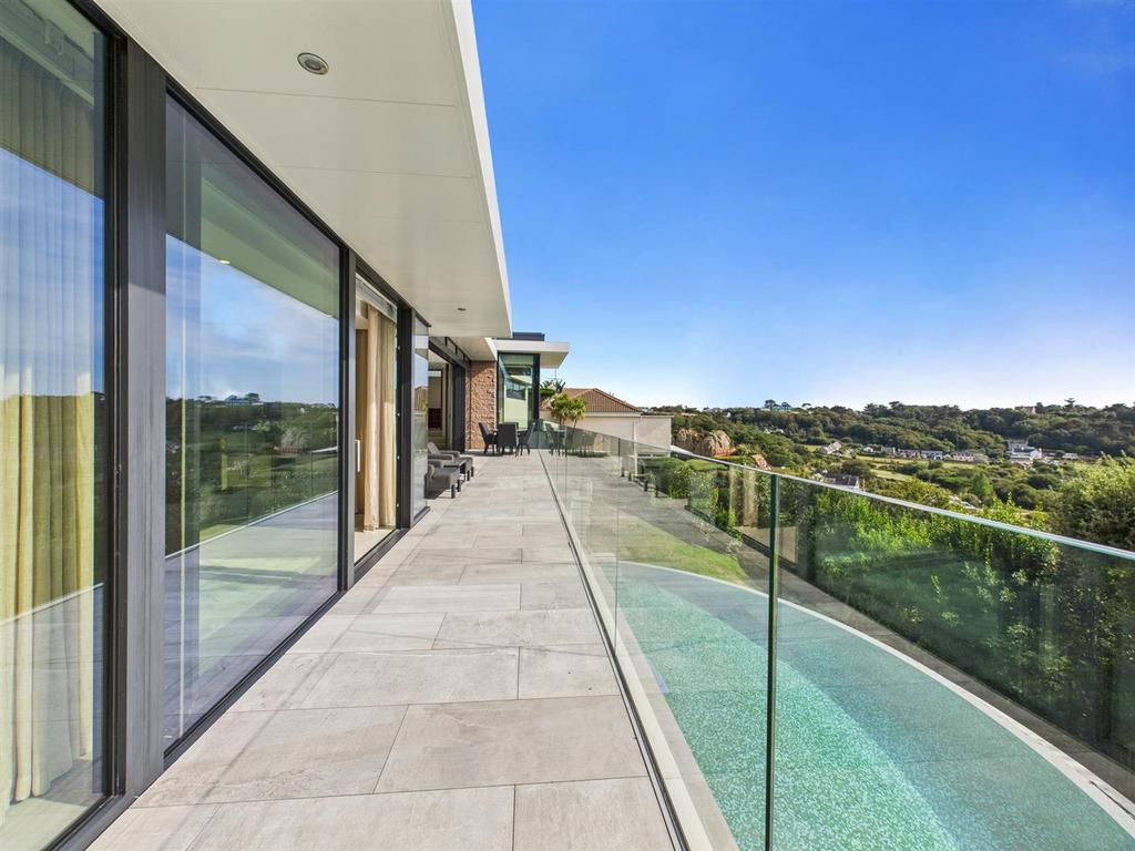 CAM04099 G0-PR0163-STILL026.jpg