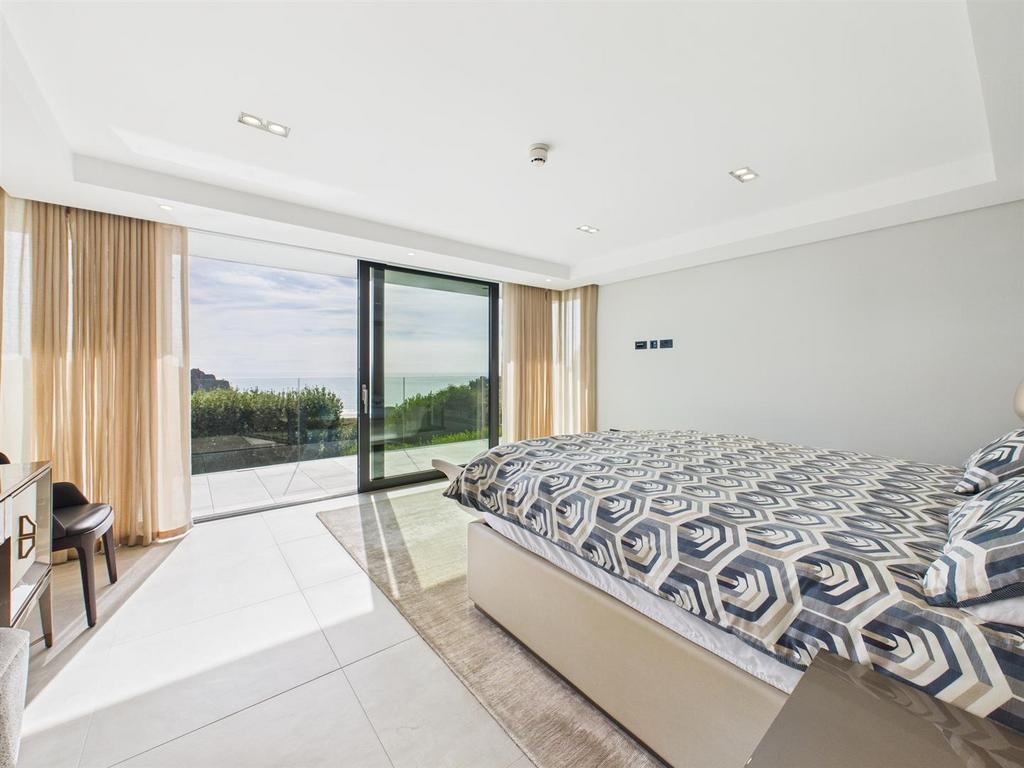 CAM04099 G0-PR0163-STILL028.jpg