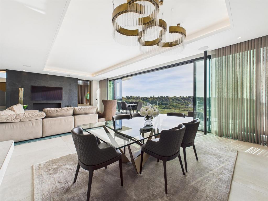 CAM04099 G0-PR0163-STILL024.jpg