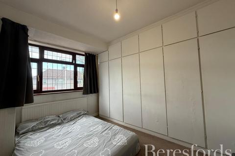 71 Laburnum Walk, Elm Park, Hornchurch, RM12 5RJ