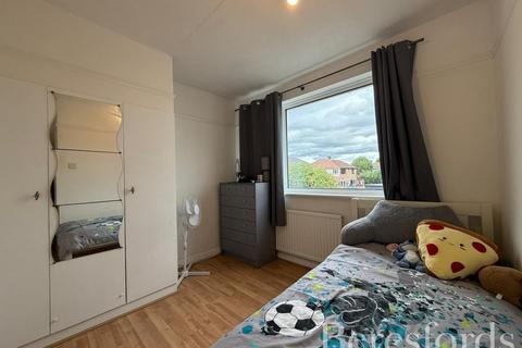 71 Laburnum Walk, Elm Park, Hornchurch, RM12 5RJ