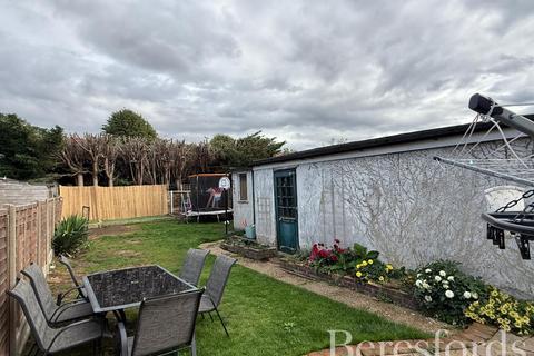 71 Laburnum Walk, Elm Park, Hornchurch, RM12 5RJ