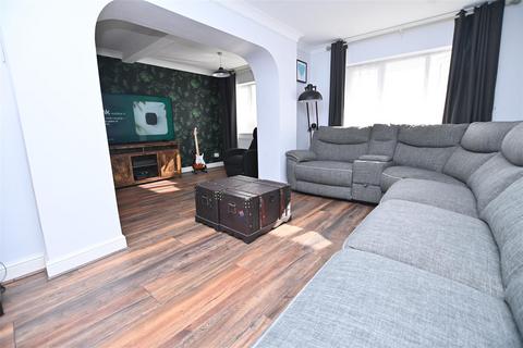 3 bedroom chalet for sale, Edith Road, Canvey Island SS8
