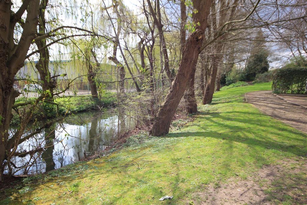 House in Reading, Katesgrove, Coley - More
