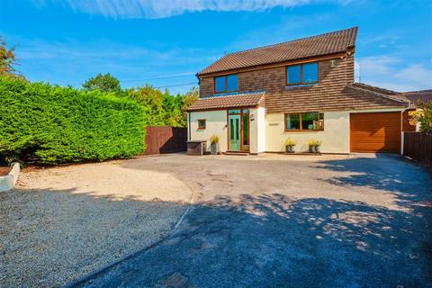 4 bedroom detached house for sale, Ideally situated residence in Yatton's North End with paddock