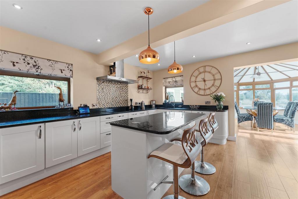 5.5 - kitchen breakfast room.JPG
