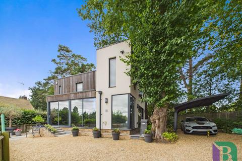 3 bedroom detached house for sale, The Mount, Milton Keynes MK17