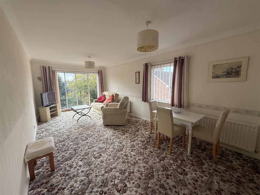 Lounge/dining room