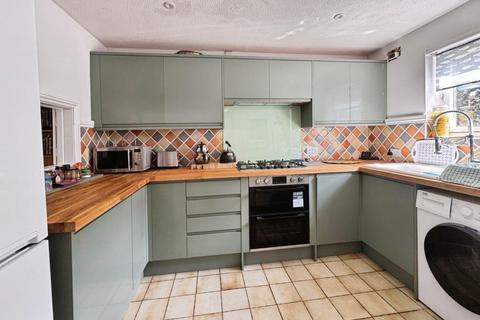 3 bedroom end of terrace house for sale, Oken Court, Warwick